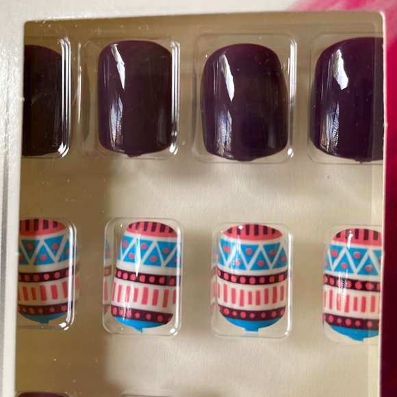 NWT Sassy + Chic purple and fun design Artificial Press On Nails 12 pc set - Picture 7 of 8